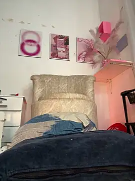 Snapshot of halana_squirts chatting on 03.08.25 halana squirts online show from 03.08.25