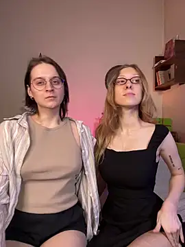 Snapshot of Jitoon_Exe chatting on 12.18.24 Jitoon Exe online show from 12.18.24