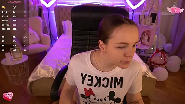 Snapshot of FoxyShy chatting on 03.05.25 FoxyShy online show from 03.05.25