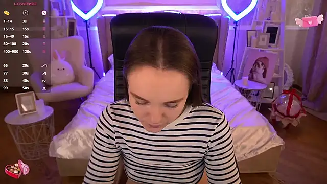 Snapshot of FoxyShy chatting on 03.13.25 FoxyShy online show from 03.13.25