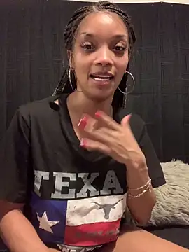 Snapshot of Rakiyahcharms chatting on 12.29.24 Rakiyahcharms online show from 12.29.24