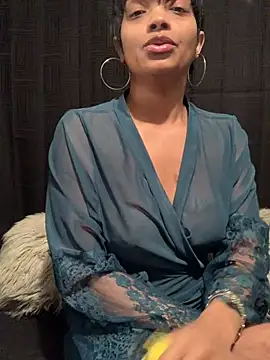 Snapshot of Rakiyahcharms chatting on 01.12.25 Rakiyahcharms online show from 01.12.25