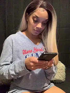 Snapshot of Rakiyahcharms chatting on 03.01.25 Rakiyahcharms online show from 03.01.25