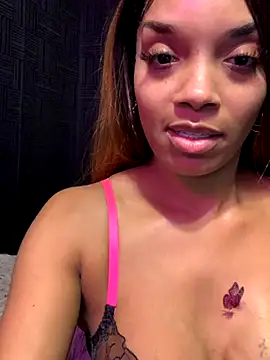 Snapshot of Rakiyahcharms chatting on 10.28.25 Rakiyahcharms online show from 10.28.25