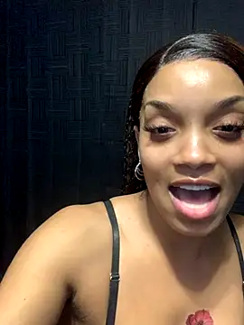 Snapshot of Rakiyahcharms chatting on 10.30.25 Rakiyahcharms online show from 10.30.25