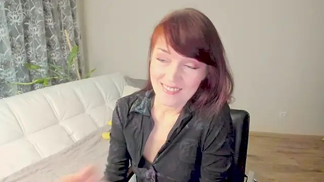 Snapshot of Fritha chatting on 03.22.25 Fritha online show from 03.22.25