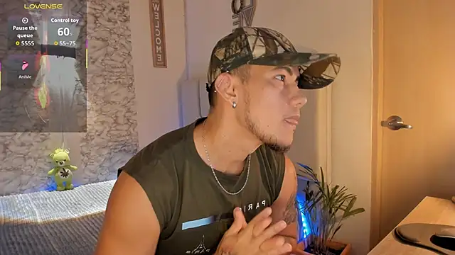 Snapshot of CRAZYBOYLOVE chatting on 10.09.25 CRAZYBOYLOVE online show from 10.09.25