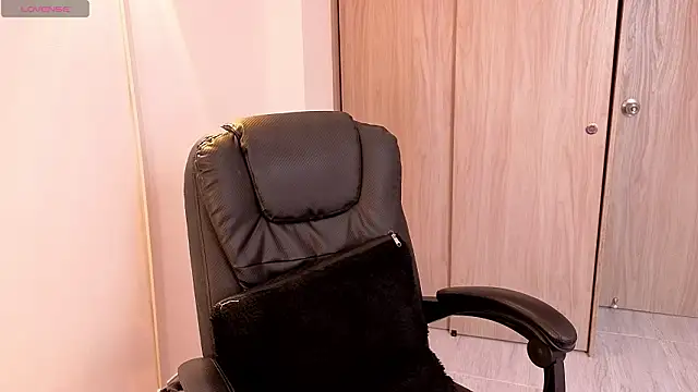 CRAZYBOYLOVE online show from 02.15.26