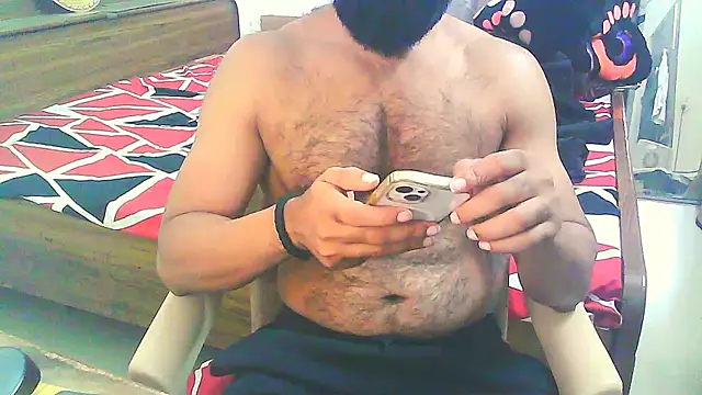 Snapshot of Vbestshow chatting on 12.04.25 Vbestshow online show from 12.04.25