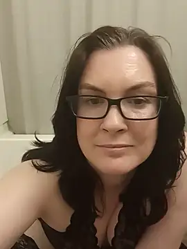 Snapshot of DesreRose chatting on 06.15.26 DesreRose online show from 06.15.26