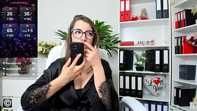 Snapshot of amayawest chatting on 12.20.24 amayawest online show from 12.20.24