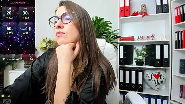 Snapshot of amayawest chatting on 12.27.24 amayawest online show from 12.27.24