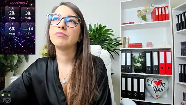 Snapshot of amayawest chatting on 02.04.25 amayawest online show from 02.04.25