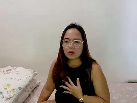Snapshot of BURBERRY69 chatting on 06.26.26 BURBERRY69 online show from 06.26.26