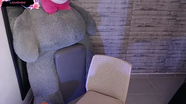 TinnaCobb online show from 01.10.26