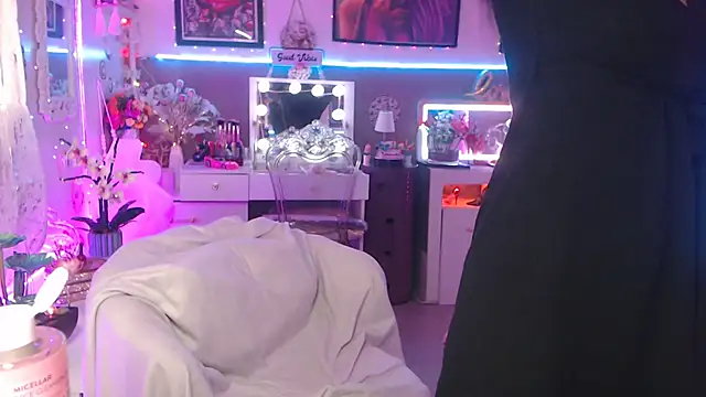 misscectito13 online show from 03.13.25