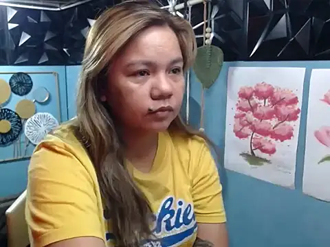 Snapshot of ambersmile chatting on 12.14.25 ambersmile online show from 12.14.25