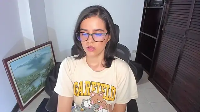 Snapshot of mia_collins_x chatting on 12.04.25 mia collins x online show from 12.04.25