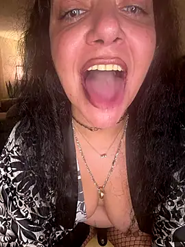 Snapshot of PichyPrettyPussy chatting on 11.20.25 PichyPrettyPussy online show from 11.20.25