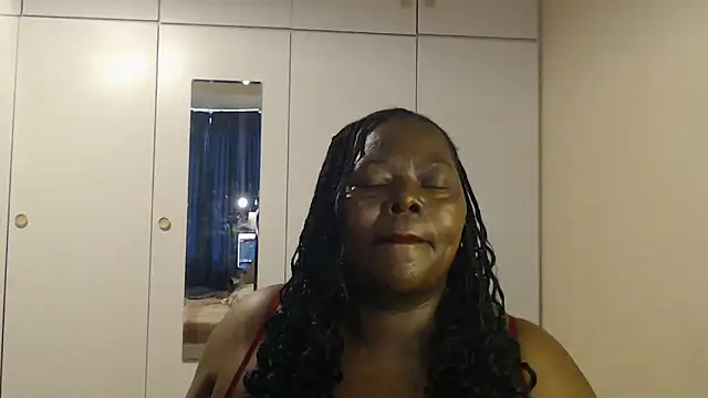 Snapshot of MatureBoobsDiva chatting on 12.19.25 MatureBoobsDiva online show from 12.19.25
