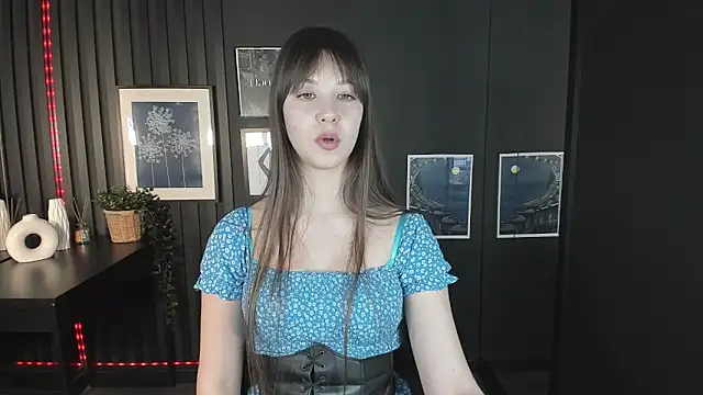 Snapshot of ElizaMild chatting on 01.23.25 ElizaMild online show from 01.23.25