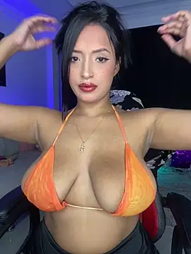 Snapshot of Shantal_Lovee chatting on 02.01.25 Shantal Lovee online show from 02.01.25