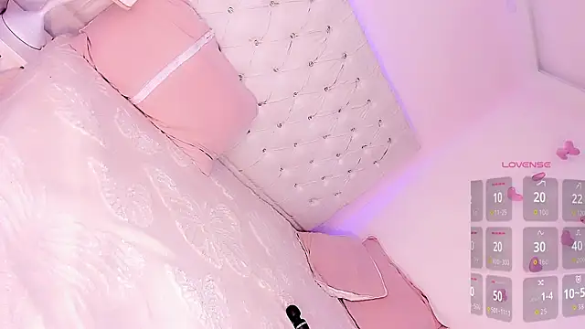 Snapshot of Michell_simons chatting on 12.14.25 Michell simons online show from 12.14.25