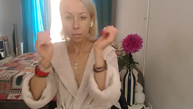 LuxuryNika online show from 09.22.25