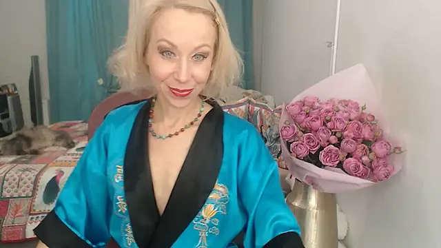 LuxuryNika online show from 10.24.25