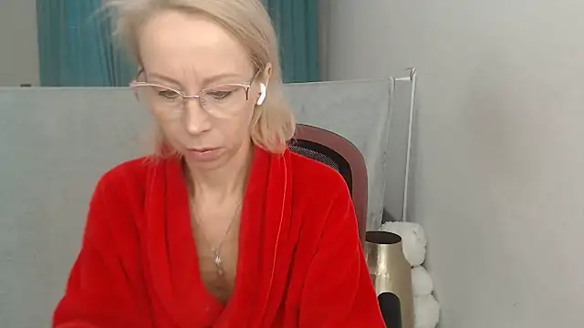 LuxuryNika online show from 11.21.25