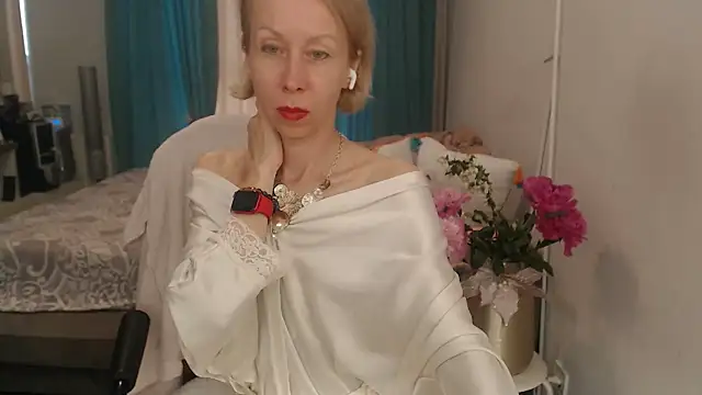 Snapshot of LuxuryNika chatting on 06.10.26 LuxuryNika online show from 06.10.26