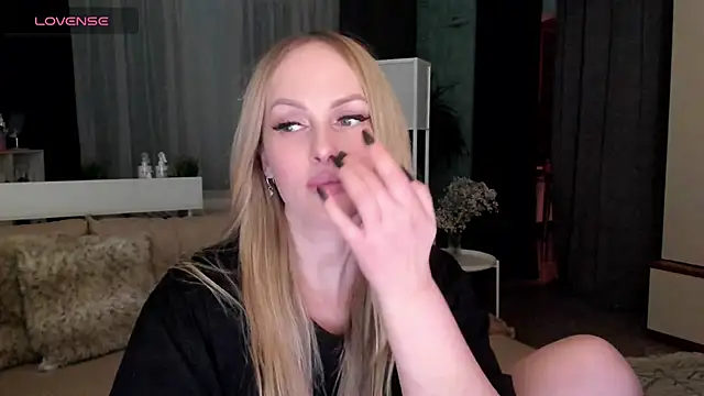 Libby Nora online show from 02.04.25