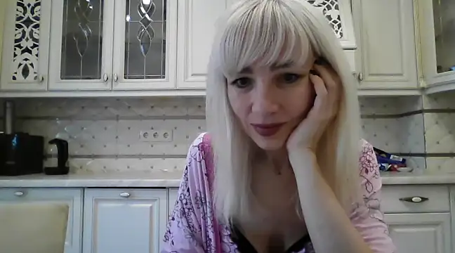 Snapshot of BarbaraKim chatting on 12.23.24 BarbaraKim online show from 12.23.24