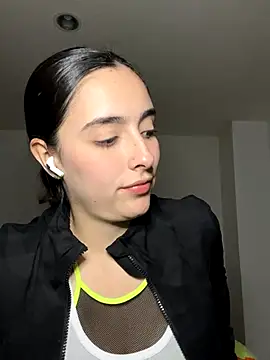 Snapshot of swrennn19 chatting on 10.15.25 swrennn19 online show from 10.15.25