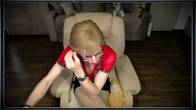 Snapshot of clementine chatting on 12.15.25 clementine online show from 12.15.25