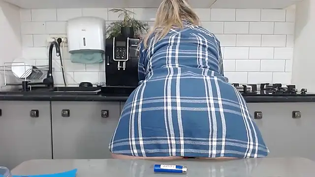 erikaerika online show from 02.04.25