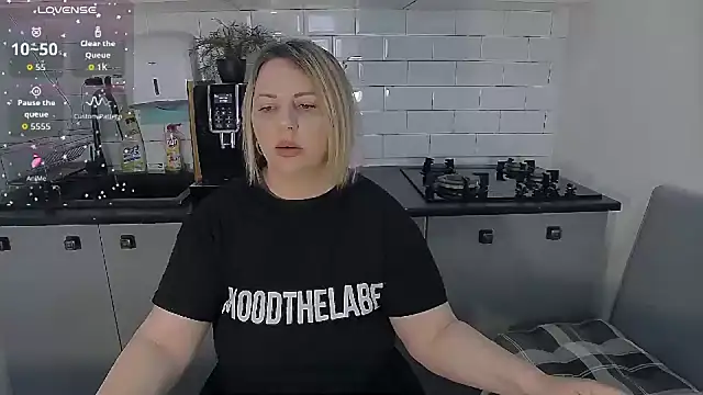 erikaerika online show from 04.17.26