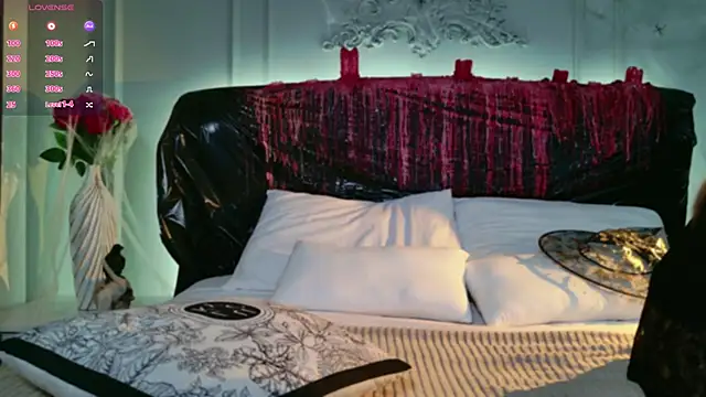 Eille Elfie online show from 10.21.25