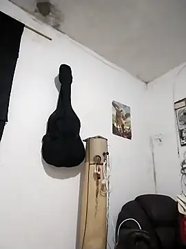 Snapshot of LUNAdeMARTE chatting on 03.16.25 LUNAdeMARTE online show from 03.16.25