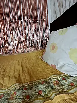 Snapshot of LUNAdeMARTE chatting on 11.15.25 LUNAdeMARTE online show from 11.15.25