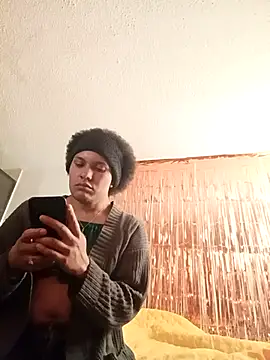 Snapshot of LUNAdeMARTE chatting on 11.16.25 LUNAdeMARTE online show from 11.16.25