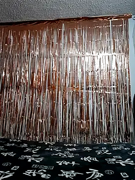 Snapshot of LUNAdeMARTE chatting on 11.20.25 LUNAdeMARTE online show from 11.20.25