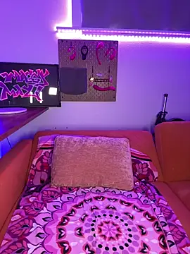 MaggyMayI online show from 04.14.26