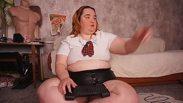 Snapshot of Evelively chatting on 03.22.25 Evelively online show from 03.22.25