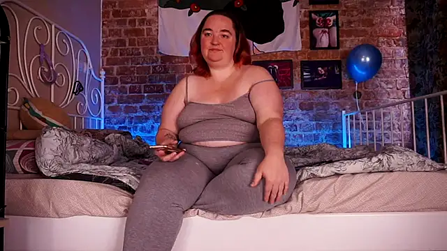 Snapshot of Evelively chatting on 09.20.25 Evelively online show from 09.20.25