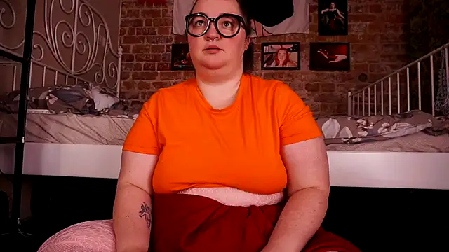 Snapshot of Evelively chatting on 11.01.25 Evelively online show from 11.01.25