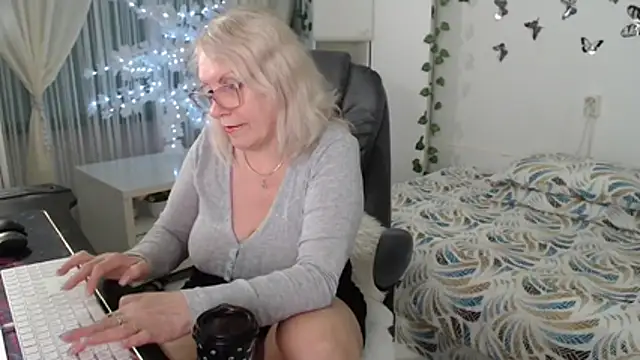 Ghertrude52 online show from 04.19.26