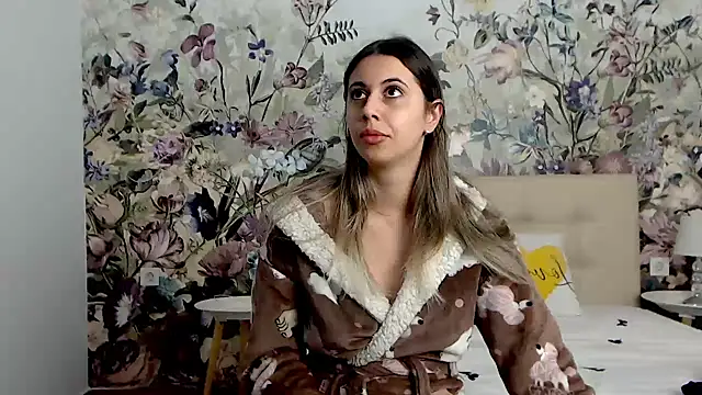 Snapshot of RoseDiamond06 chatting on 10.02.25 RoseDiamond06 online show from 10.02.25