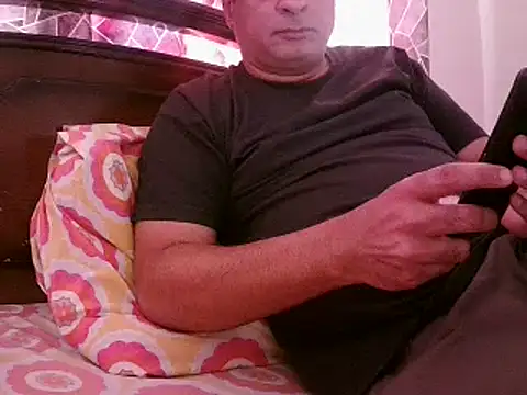 Snapshot of desipapaxxx chatting on 02.18.25 desipapaxxx online show from 02.18.25