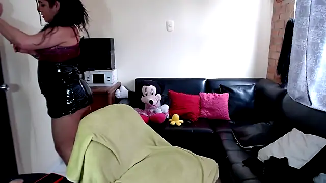 Snapshot of Sashaferrari2000 chatting on 03.05.25 Sashaferrari2000 online show from 03.05.25